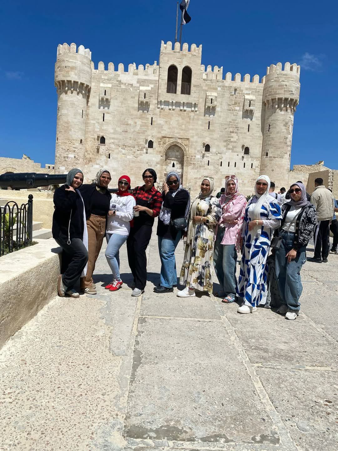 طلاب قسم الإرشاد السياحي يتوجهون في رحلة ميدانية إلى الإسكندرية